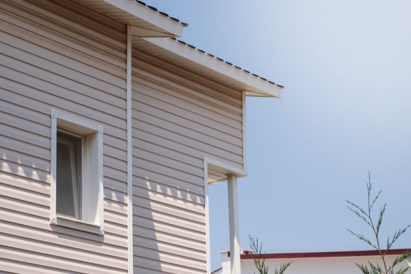 Cost of Vinyl Siding Hole Repair in Windsor